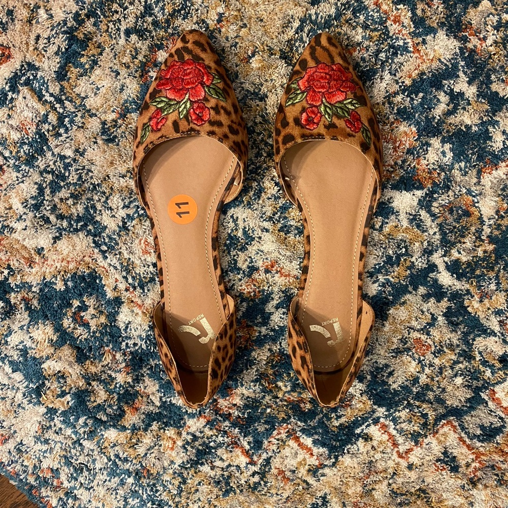 Beautiful leopard flats with embroidery, Size 11